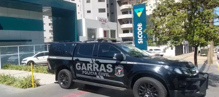 Ladrões invadem duas agências bancárias da mesma cooperativa em Campo Grande.